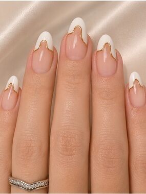 White and Gold
Nails 5 for $20 or $7